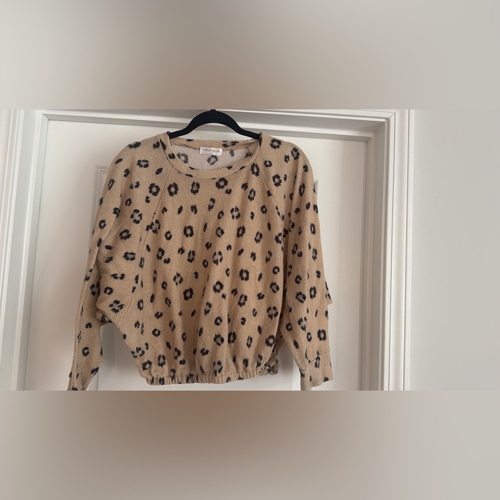 Vestique Beige Leopard Print Sweater